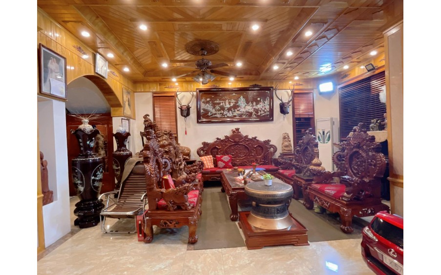 Bán gấp Biệt thự cầu giấy, ô tô vào nhà, 160m, 40 tỷ, có thang máy, chủ nhà bán kín